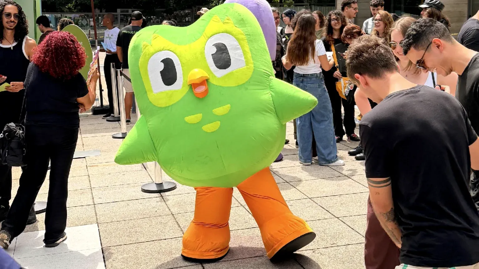 100% Grátis: Duolingo e Nubank na Paulista: corra contra o Duo e ganhe kit grátis para o Enem